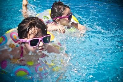 Mobile original sunglasses girl swimming pool swimming 61129